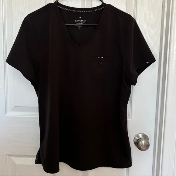 Beyond Scrubs Set - Women’s Black V-Neck Scrub Top Large and Drawstring Pant Med - Picture 8 of 12